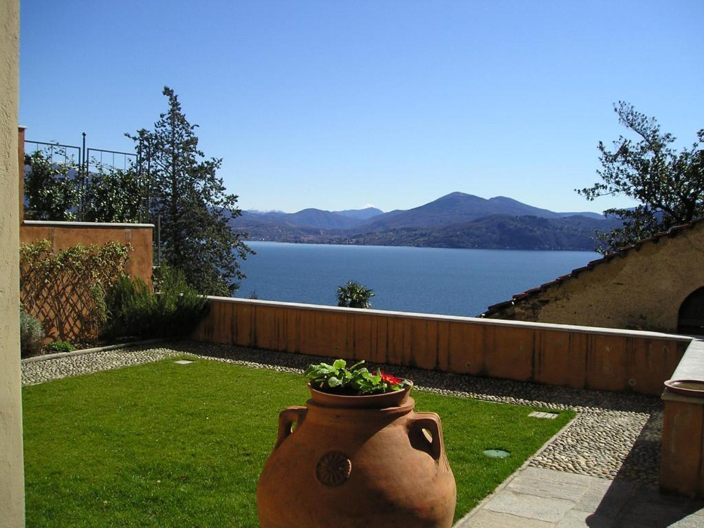 Relais Villa Margherita Oggebbio Exterior photo